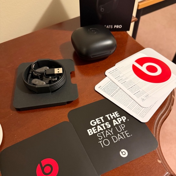 Beats by Dre Powerbeats Pro - Black - Picture 5 of 5
